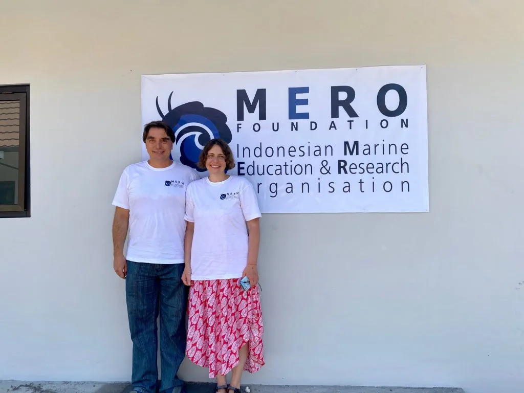 団体名は MERO FoundationDr. Alexander Martynov (サーシャさん 左) と Dr. Tatiana Korshunova (ターニャさん右)